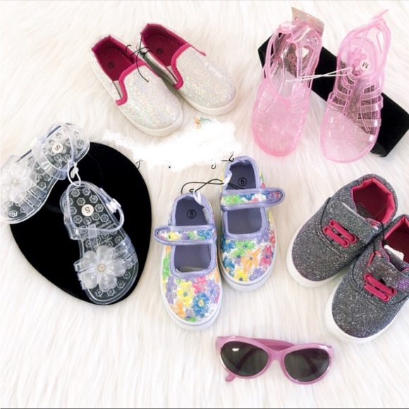 Bundle of 5 Girls Sandals & Sneakers - Picture 1 of 7